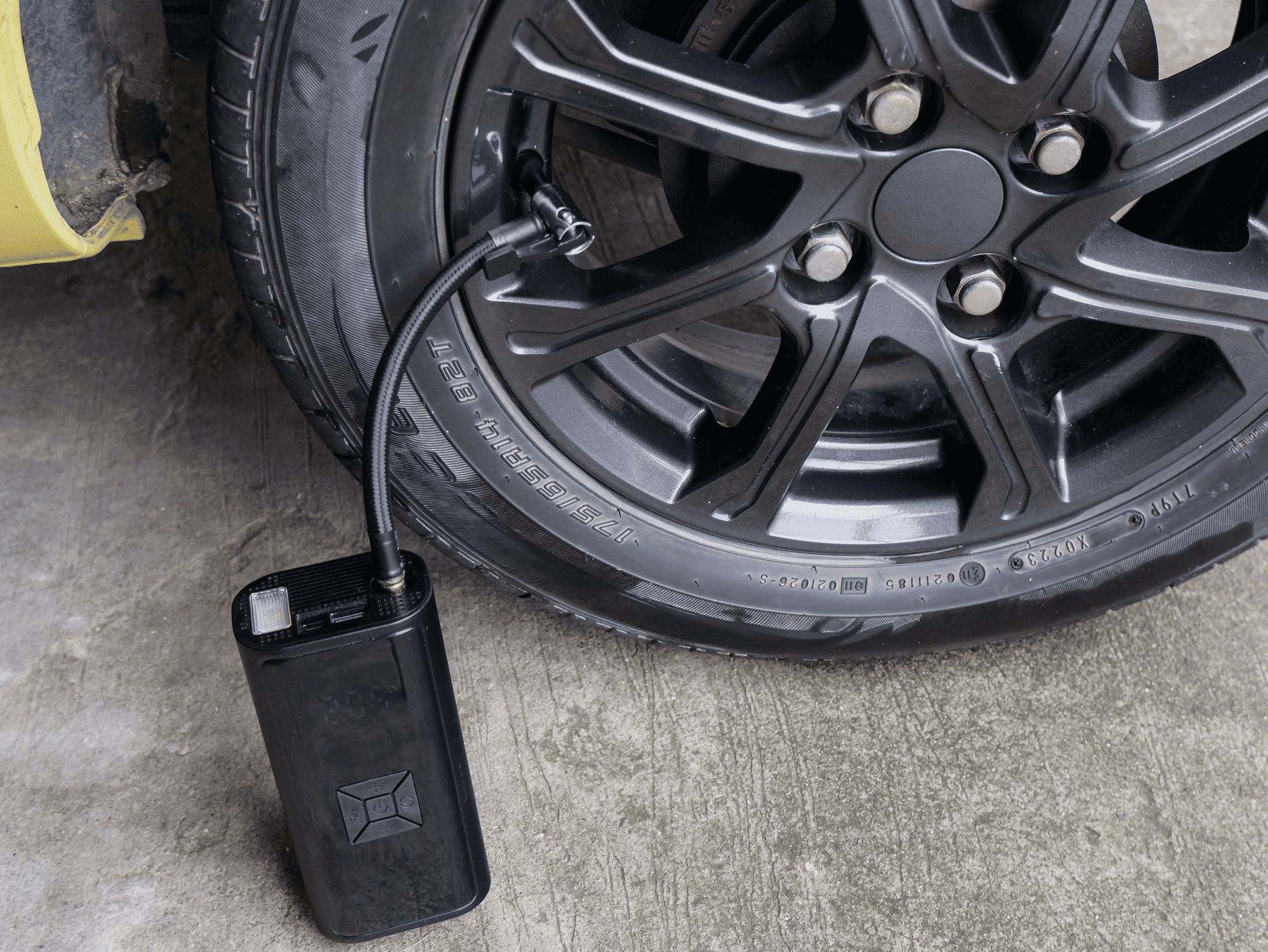 Как проверить давление в автомобильных шинах