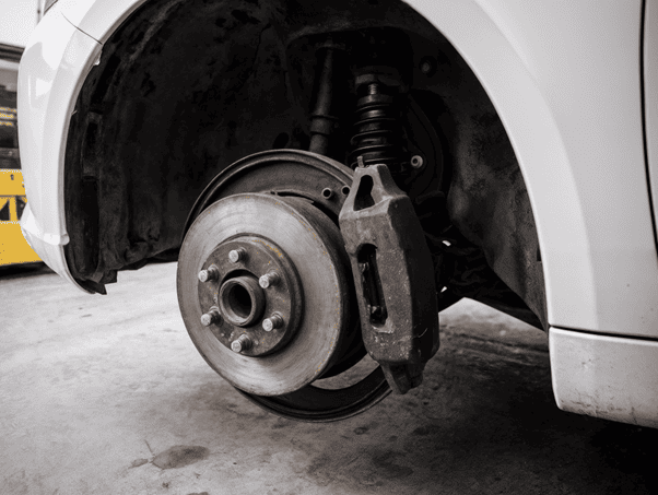 Замена тормозных колодок: полное экспертное руководство — от выбора до обкатки