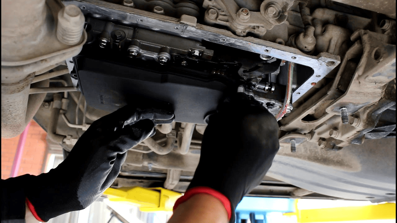 Как часто менять масло в АКПП: регламент, признаки и нюансы замены